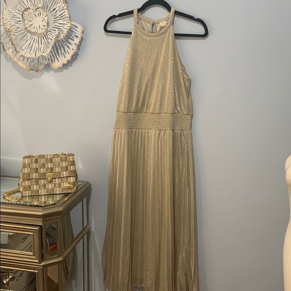 Autres Filles NWT beautiful gold flex and cream colour dress size medium